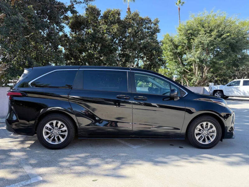 2022 Toyota Sienna LE 8-Passenger