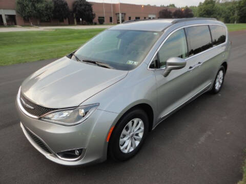 2017 Chrysler Pacifica Touring-L