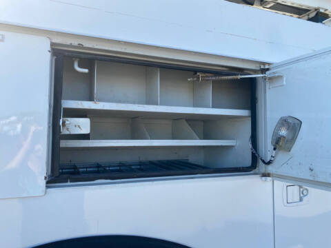 2009 Freightliner M2 106