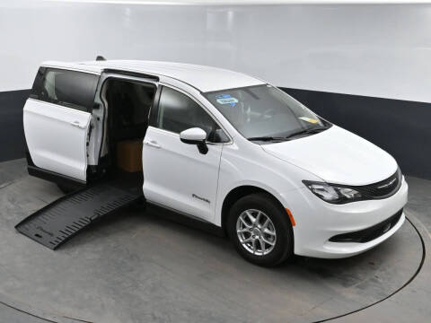 2022 Chrysler Voyager LX