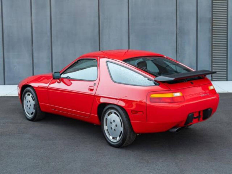 1988 Porsche 928's photo