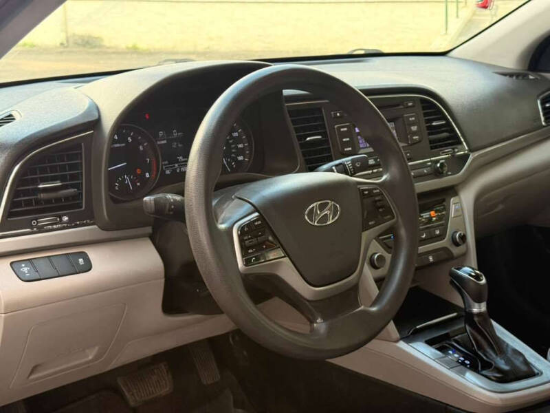 2018 Hyundai Elantra SE