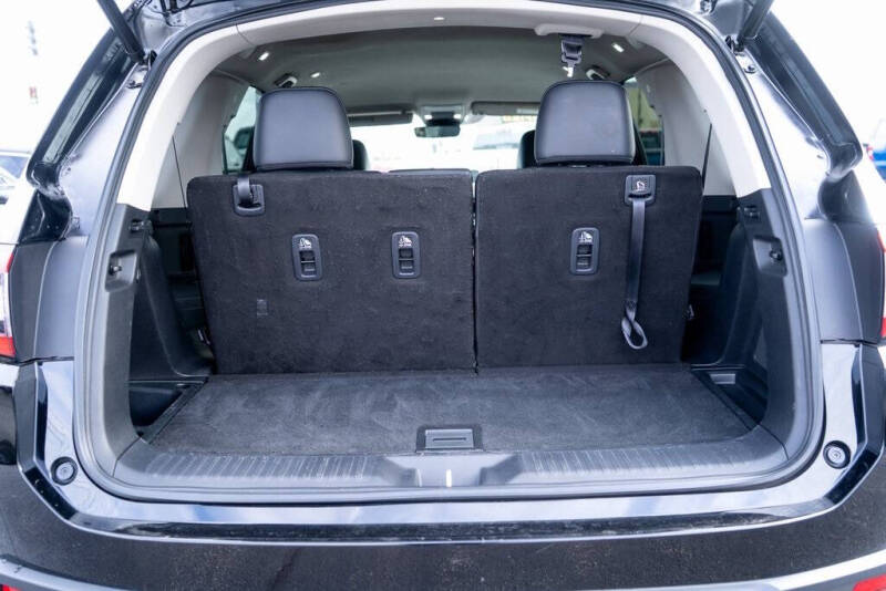 2023 Honda Pilot EX-L w/Rear Captain's Chairs