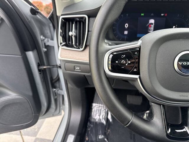 2025 Volvo XC90 B6 Plus Bright Theme 7P
