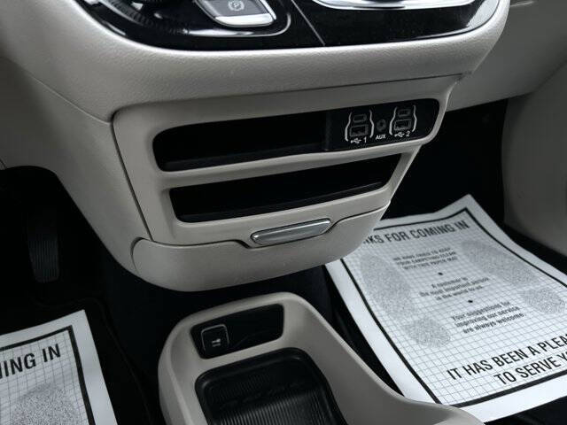 2022 Chrysler Voyager LX