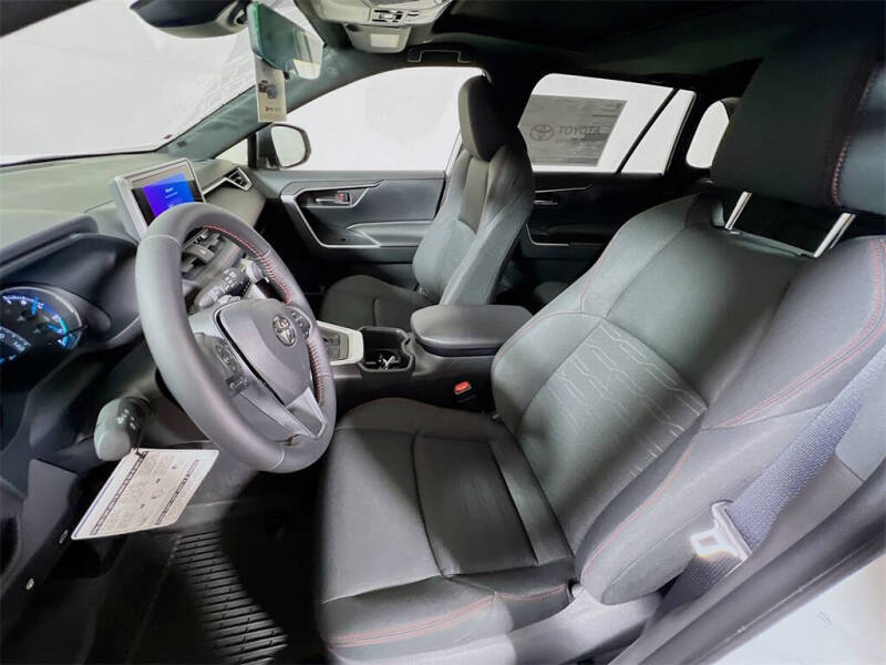 2025 Toyota RAV4 Plug-in Hybrid SE