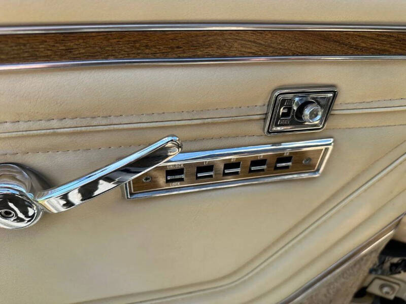 1989 Jeep Grand Wagoneer