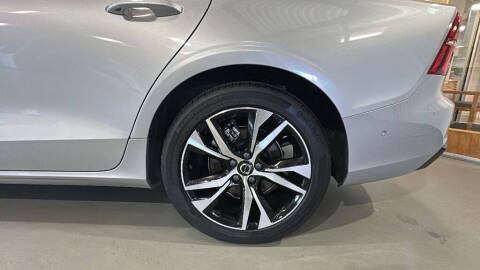 2025 Volvo S60 B5 Plus