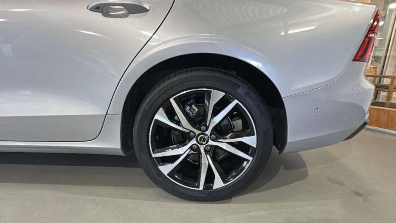 2025 Volvo S60 B5 Plus