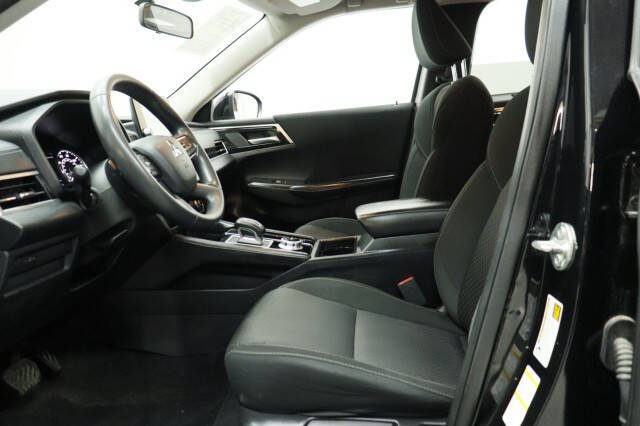 2024 Mitsubishi Outlander ES