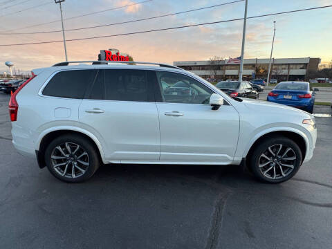 2017 Volvo XC90 T6 Momentum
