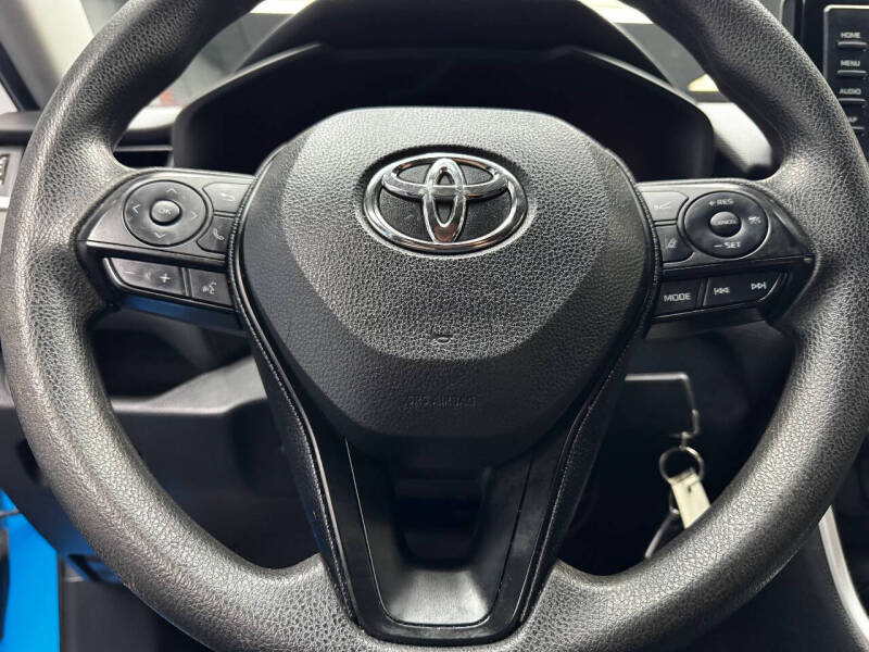 2020 Toyota RAV4 LE