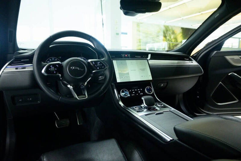 2024 Jaguar XF P250 R-Dynamic SE