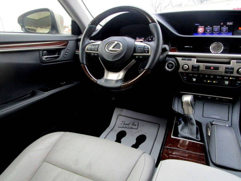2016 Lexus ES 300h