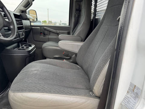 2022 Chevrolet Express 2500