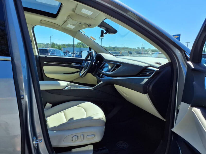 2023 Buick Enclave Essence