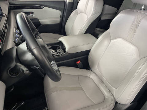 2024 Honda Pilot EX-L w/Rear Captain's Chairs