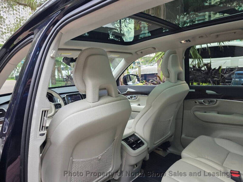 2016 Volvo XC90 T6 Momentum