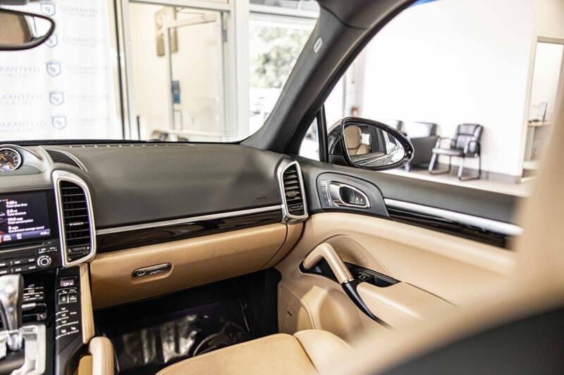 2017 Porsche Cayenne Platinum Edition