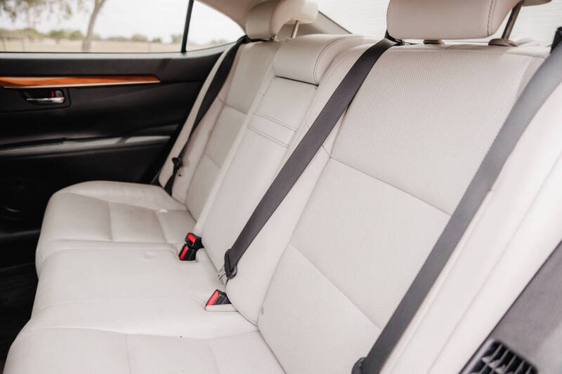 2013 Lexus ES 300h