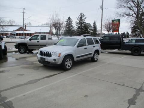 2006 Jeep Grand Cherokee for sale at The Auto Specialist Inc. in Des Moines IA