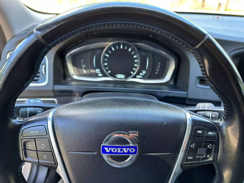 2015 Volvo V60 Cross Country T5