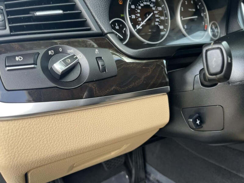 2016 BMW 5 Series 528i