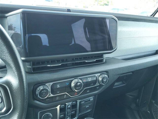 2024 Jeep Gladiator NightHawk