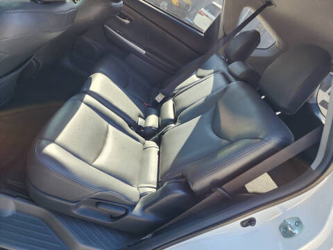 2014 Toyota Prius v Two