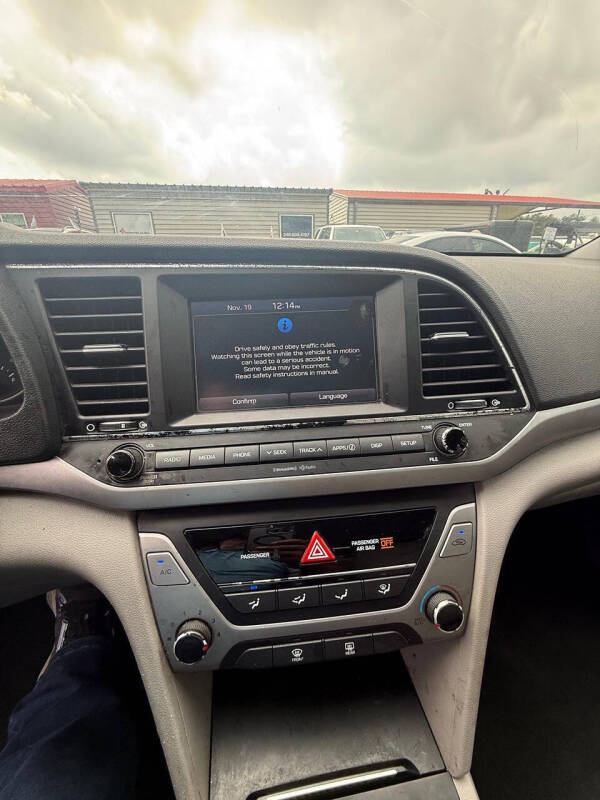 2017 Hyundai Elantra SE