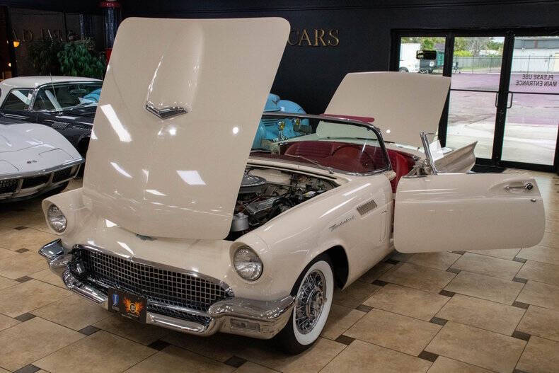 1957 Ford Thunderbird