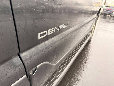 2004 GMC Yukon Denali