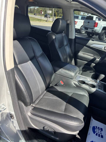 2017 Nissan Pathfinder SL