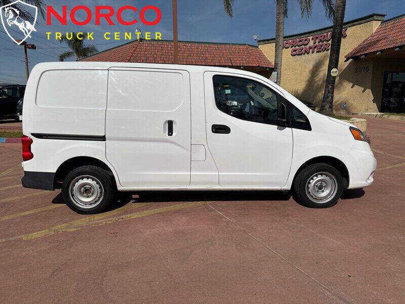 Nissan mini cargo van best sale for sale