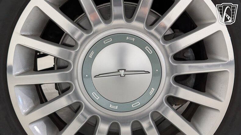 2004 Ford Thunderbird