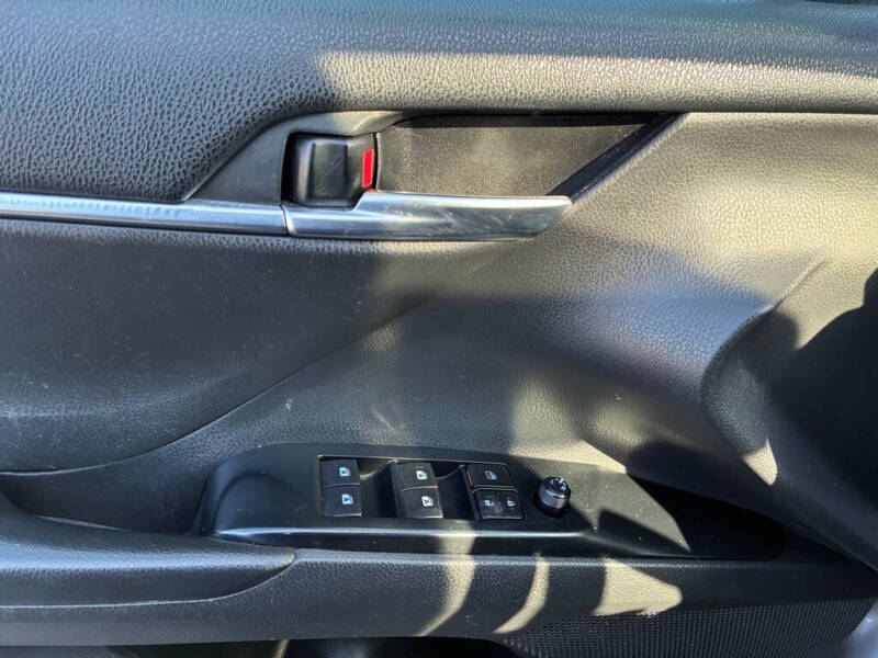 2020 Toyota Camry SE