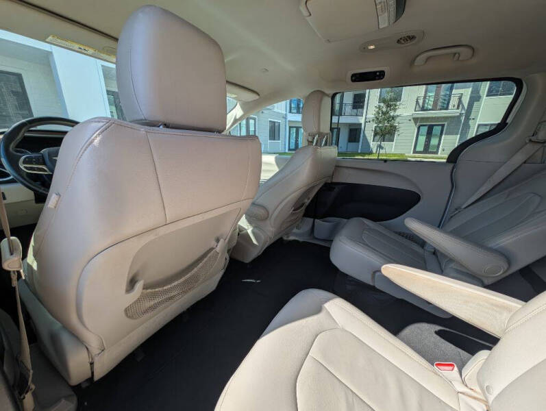 2017 Chrysler Pacifica Touring-L