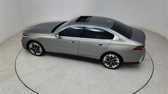 2025 BMW 5 Series 530i