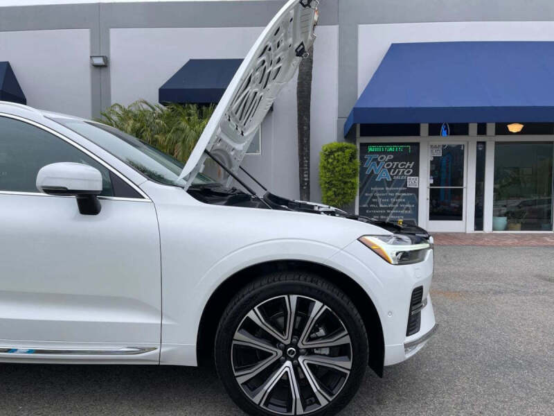 2023 Volvo XC60 B5 Ultimate Bright Theme