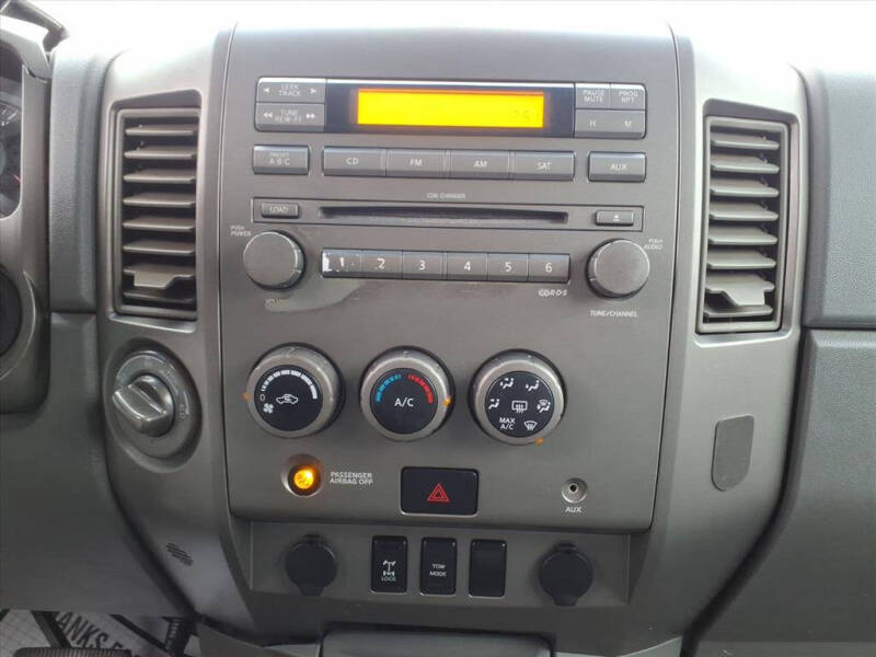 2005 Nissan Titan LE