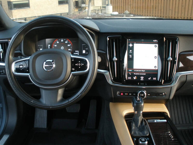 2018 Volvo S90 T5 Momentum