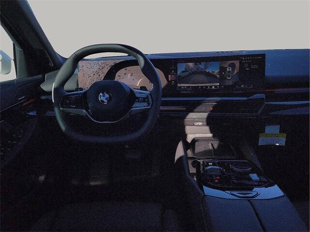 2025 BMW 5 Series 530i