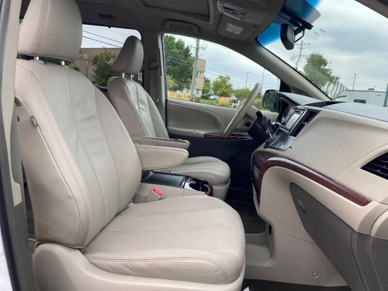 2013 Toyota Sienna XLE 8-Passenger