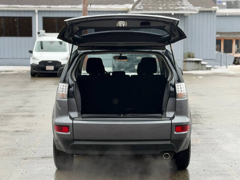 2011 Mitsubishi Outlander ES