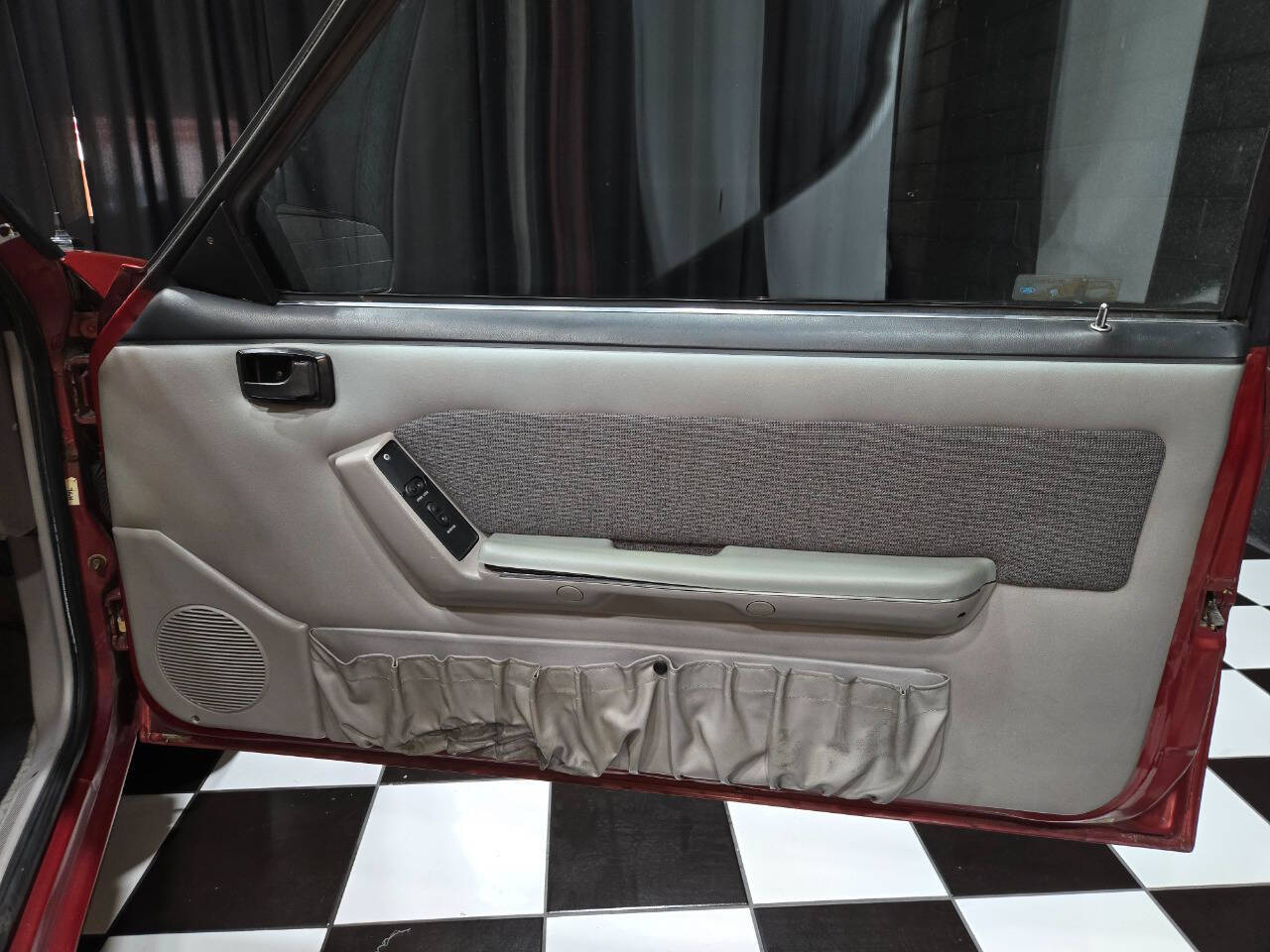 1990 Ford Mustang 71