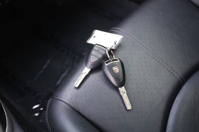 2011 Porsche Cayman