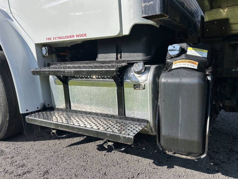 2019 Freightliner Business class M2