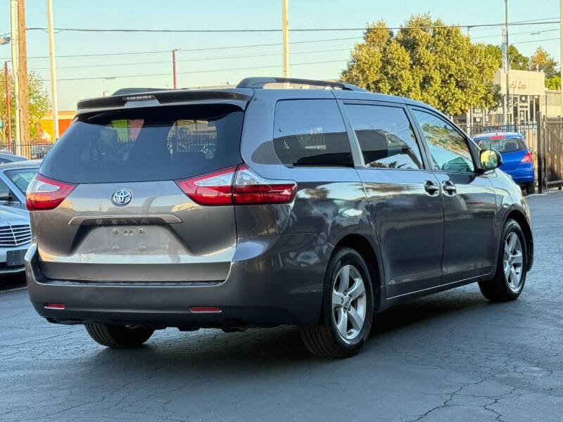 2015 Toyota Sienna LE 8-Passenger