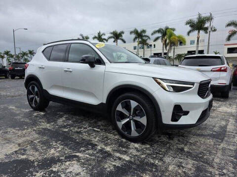 2024 Volvo XC40 B5 Plus Dark Theme