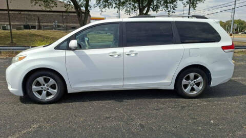 2011 Toyota Sienna LE 8-Passenger
